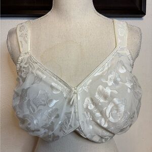 Wacoal Cream Lace Underwire Bra